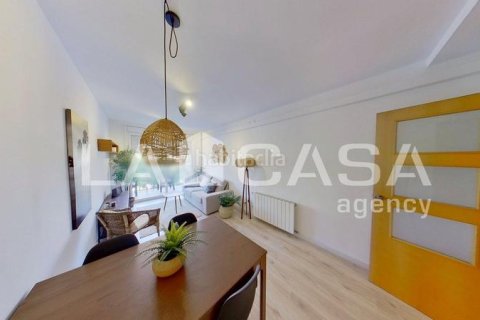 Квартира с 2 спальнями в Сант-Андреу, Барселона, Каталония, Испания № 2098