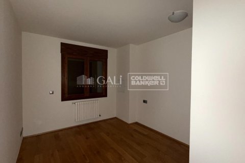 3 bedrooms penthouse for rent in Principado De Andorra (Ninguna Poblacion Tiene C.P.), Lleida, Catalonia, Spain № 6099 - photo 10