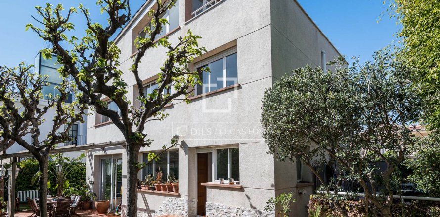 4 bedrooms villa for sale in Castelldefels, Barcelona, Catalonia, Spain № 6604