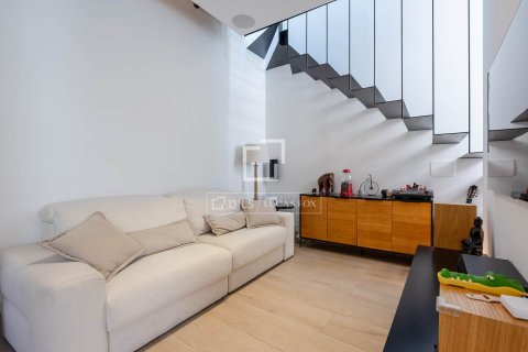 Villa de 2 dormitorios en venta en Esplugues de Llobregat, Barcelona, Cataluña, Spain № 6608 - foto 5