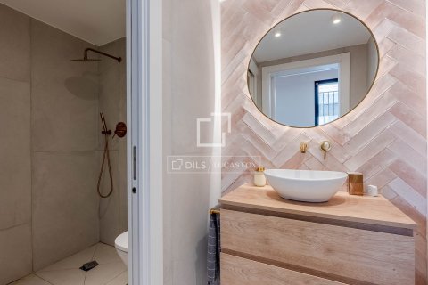 Villa de 2 dormitorios en venta en Esplugues de Llobregat, Barcelona, Cataluña, Spain № 6608 - foto 12