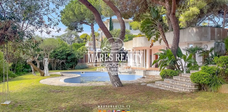 Вилла с 10 спальнями в Льорет-де-Мар, Герона, Каталония, Испания № 1015