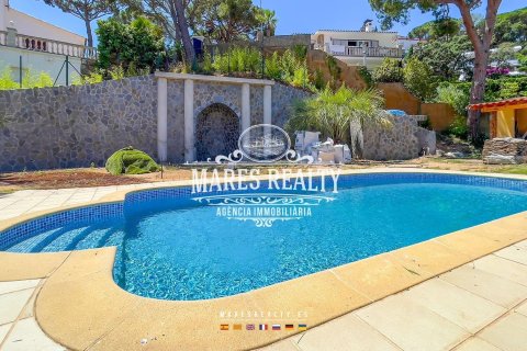 Купить виллу в Льорет-де-Мар, Испания с 5 спален, 317м², № 1014 - фото 3