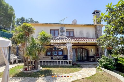 Купить виллу в Льорет-де-Мар, Испания с 5 спален, 205м², № 1017 - фото 2