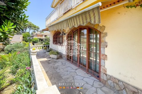 Купить виллу в Льорет-де-Мар, Испания с 5 спален, 205м², № 1017 - фото 4