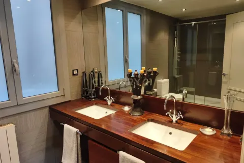 Apartamento de 5 dormitorios en venta en Barcelona, Cataluña, Spain № 6868 - foto 17