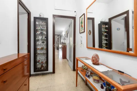 Apartamento de 4 dormitorios en venta en Barcelona, Cataluña, Spain № 6867