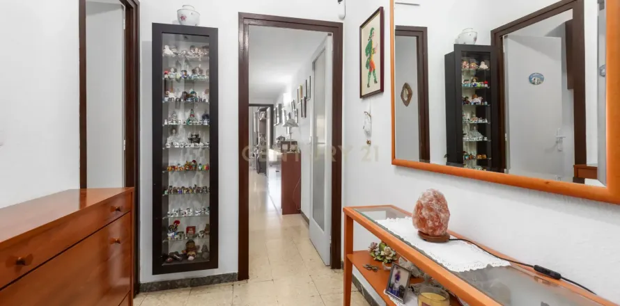 Apartamento de 4 dormitorios en venta en Barcelona, Cataluña, Spain № 6867