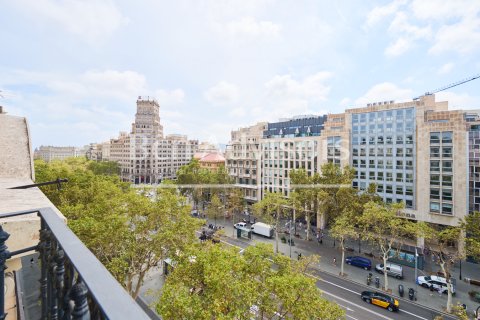 Apartamento de 3 dormitorios en venta en Barcelona, Cataluña, Spain № 2854 - foto 7