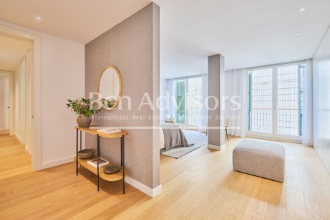 Apartamento de 3 dormitorios en venta en Barcelona, Cataluña, Spain № 2854 - foto 28