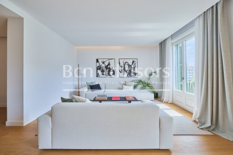 Apartamento de 3 dormitorios en venta en Barcelona, Cataluña, Spain № 2854 - foto 8