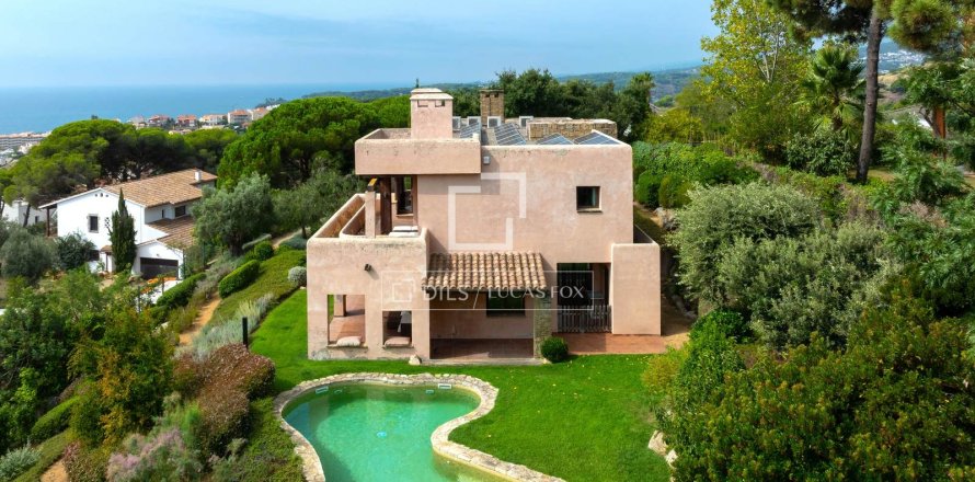 Вилла с 4 спальнями в Сан-Поль-де-Мар, Барселона, Каталония, Испания № 4178