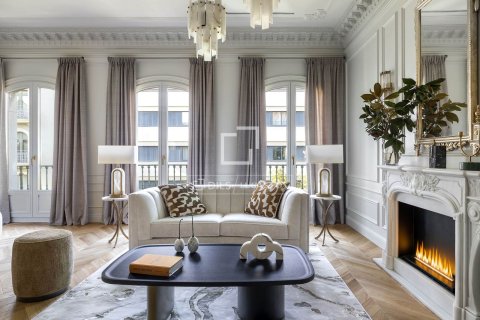 Apartamento de 3 dormitorios en venta en Barcelona, Cataluña, Spain № 3728 - foto 2