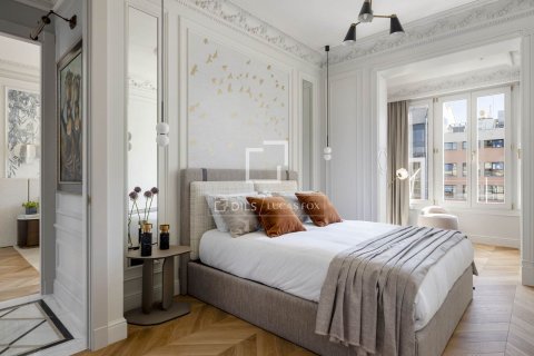 Apartamento de 3 dormitorios en venta en Barcelona, Cataluña, Spain № 3728 - foto 10