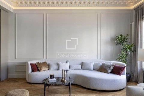 Apartamento de 3 dormitorios en venta en Barcelona, Cataluña, Spain № 3728 - foto 4