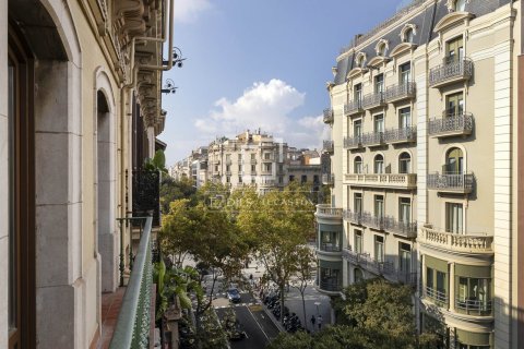 Apartamento de 3 dormitorios en venta en Barcelona, Cataluña, Spain № 3728 - foto 24