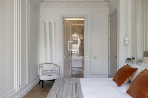 Apartamento de 3 dormitorios en venta en Barcelona, Cataluña, Spain № 3728 - foto 11