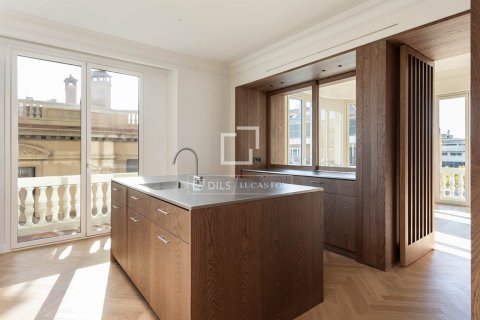 4 chambres apartment à vendre à Barcelona, Catalonia, Spain № 3725 - photo 16