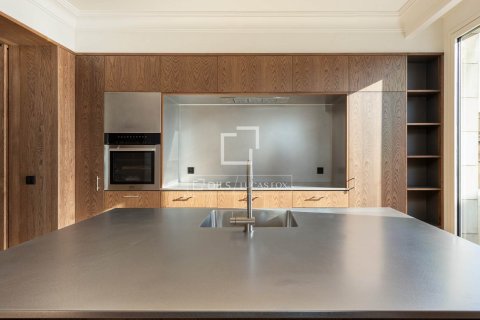 4 chambres apartment à vendre à Barcelona, Catalonia, Spain № 3725 - photo 10