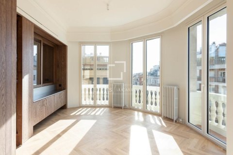 4 chambres apartment à vendre à Barcelona, Catalonia, Spain № 3725 - photo 4