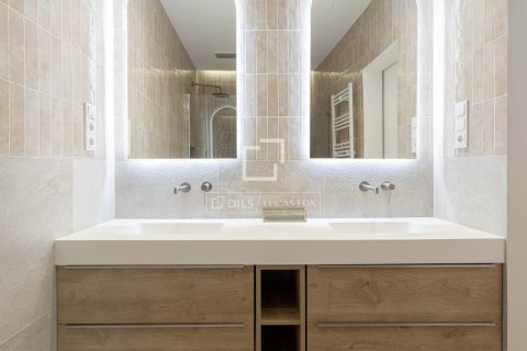 Apartamento de 3 dormitorios en venta en Barcelona, Cataluña, Spain № 3729 - foto 30