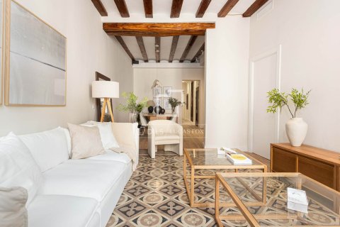 Apartamento de 3 dormitorios en venta en Barcelona, Cataluña, Spain № 3729 - foto 2