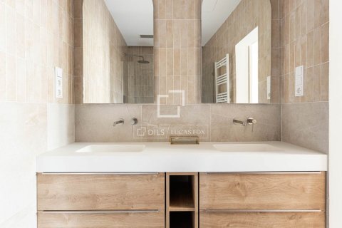 Apartamento de 3 dormitorios en venta en Barcelona, Cataluña, Spain № 3729 - foto 19