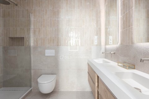 Apartamento de 3 dormitorios en venta en Barcelona, Cataluña, Spain № 3729 - foto 18