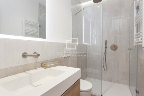 Apartamento de 3 dormitorios en venta en Barcelona, Cataluña, Spain № 3729 - foto 24