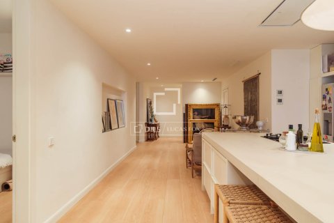 Apartamento de 4 dormitorios en venta en Barcelona, Cataluña, Spain № 6832 - foto 16
