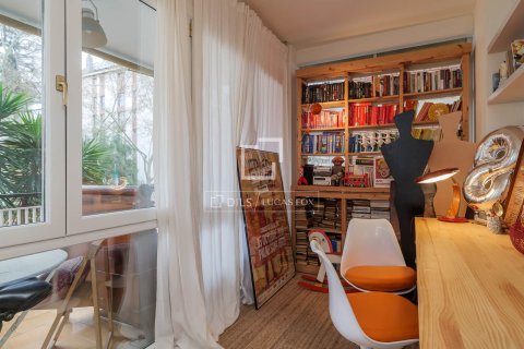 Apartamento de 4 dormitorios en venta en Barcelona, Cataluña, Spain № 6832 - foto 19
