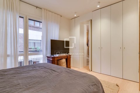Apartamento de 4 dormitorios en venta en Barcelona, Cataluña, Spain № 6832 - foto 22