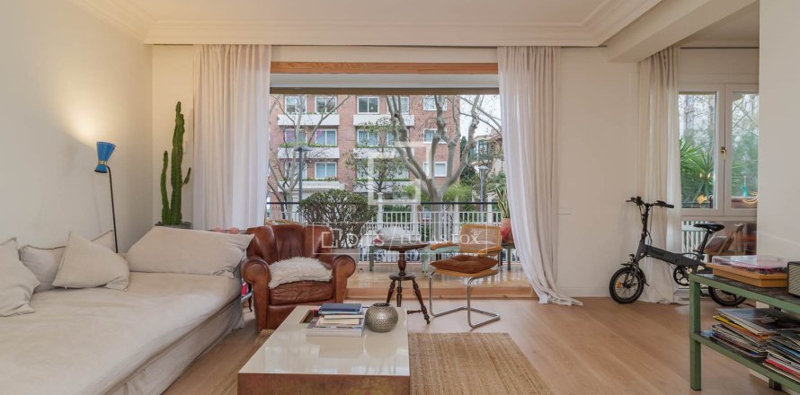 Apartamento de 4 dormitorios en venta en Barcelona, Cataluña, Spain № 6832