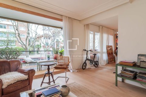 Apartamento de 4 dormitorios en venta en Barcelona, Cataluña, Spain № 6832 - foto 6