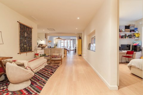 Apartamento de 4 dormitorios en venta en Barcelona, Cataluña, Spain № 6832 - foto 10