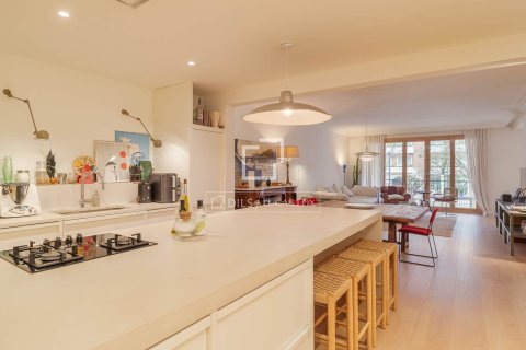 Apartamento de 4 dormitorios en venta en Barcelona, Cataluña, Spain № 6832 - foto 13