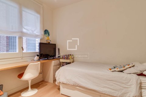 Apartamento de 4 dormitorios en venta en Barcelona, Cataluña, Spain № 6832 - foto 29