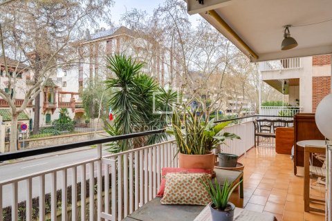 Apartamento de 4 dormitorios en venta en Barcelona, Cataluña, Spain № 6832 - foto 2