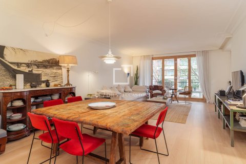 Apartamento de 4 dormitorios en venta en Barcelona, Cataluña, Spain № 6832 - foto 17