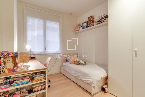 Apartamento de 4 dormitorios en venta en Barcelona, Cataluña, Spain № 6832 - foto 28