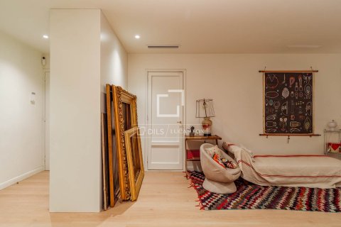 Apartamento de 4 dormitorios en venta en Barcelona, Cataluña, Spain № 6832 - foto 11