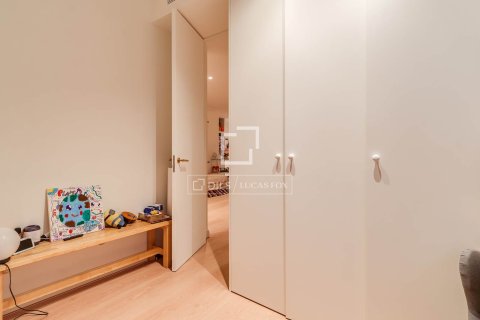 Apartamento de 4 dormitorios en venta en Barcelona, Cataluña, Spain № 6832 - foto 25