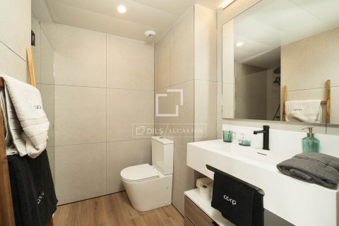 Apartamento de 2 dormitorios en venta en Sant Boi de Llobregat, Barcelona, Cataluña, Spain № 6834 - foto 16