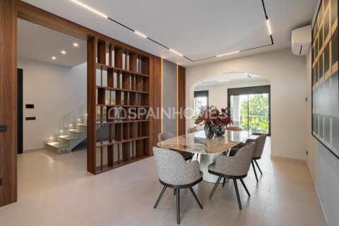 Villa de 5 dormitorios en venta en Castelldefels, Barcelona, Cataluña, Spain № 6568 - foto 11