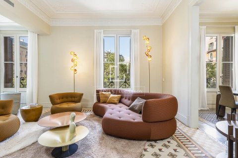 Купить квартиру в Барселона, Испания с 3 спальни, 189м², № 6567 - фото 2