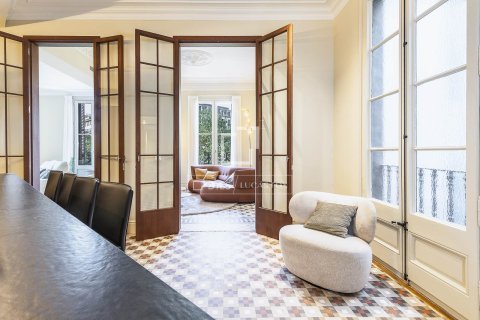 Купить квартиру в Барселона, Испания с 3 спальни, 189м², № 6567 - фото 10