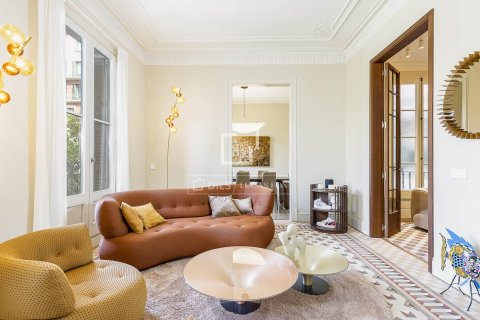 Купить квартиру в Барселона, Испания с 3 спальни, 189м², № 6567 - фото 3