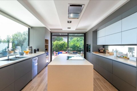 Купить дом в Кастельдефельс, Испания с 9 комнат, № 6570 - фото 12