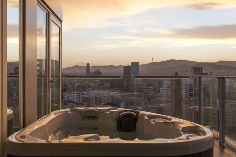 Apartamento de 3 dormitorios en venta en Barcelona, Cataluña, Spain № 1185 - foto 15