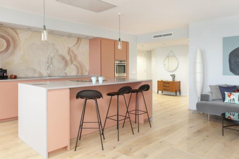 Apartamento de 3 dormitorios en venta en Barcelona, Cataluña, Spain № 1185 - foto 3